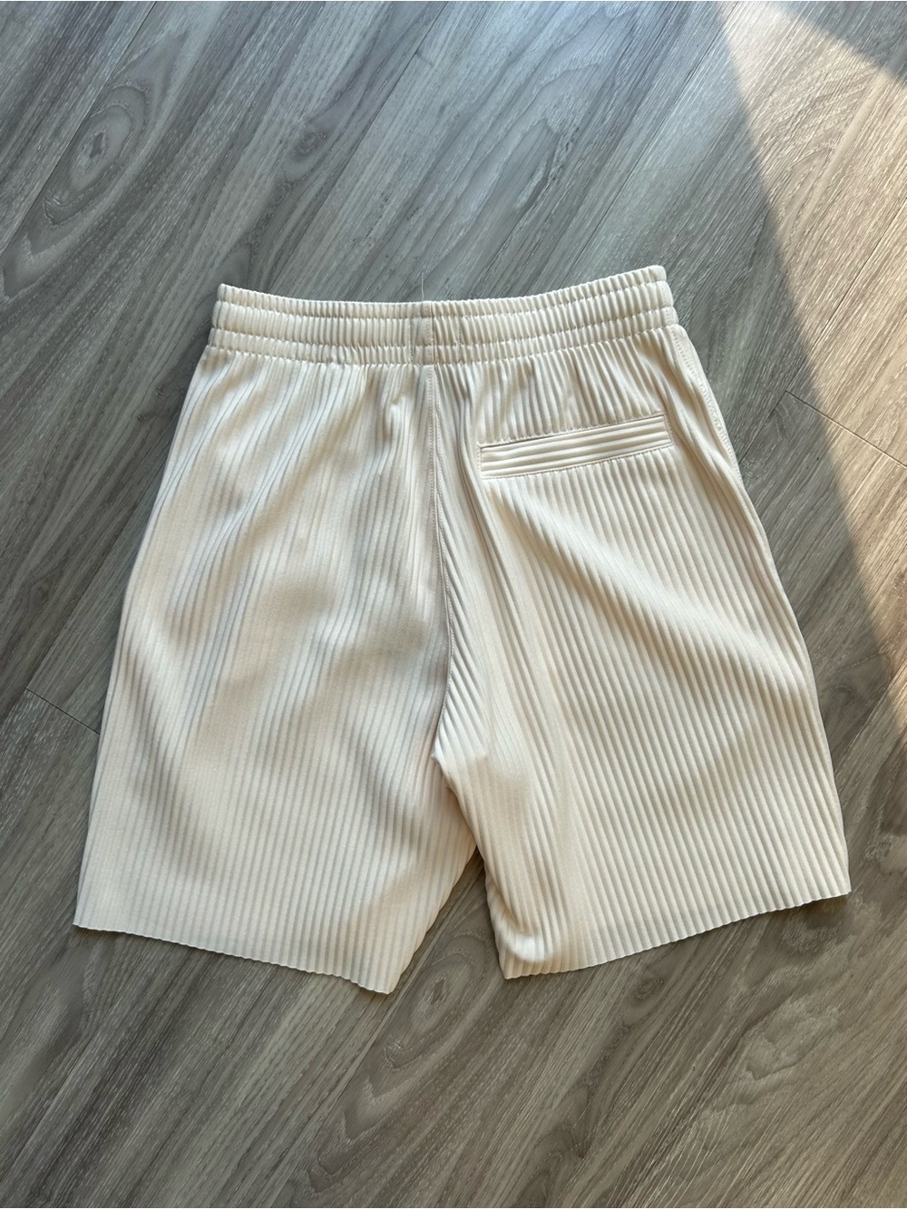 H&M | Cream Ribbed Shorts (Small) - Picture 3 of 8